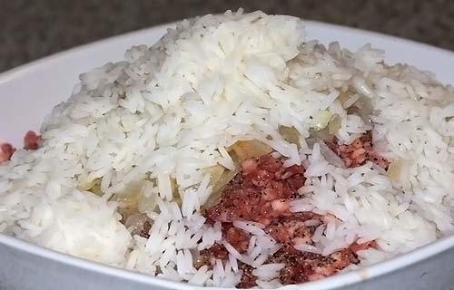 добавьте в фарш отвареный рис
