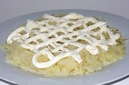Уложить слой картофеля