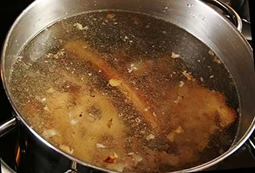 Залить водой и поставить на плиту