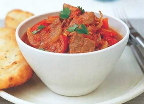 Баранина тушеная с помидорами