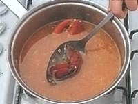 выньте все крупные куски панциря