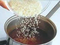 Добавьте кукурму и рис