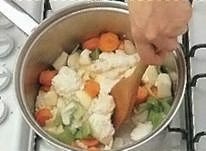 Нарежьте всю рыбу на толстые кускиНарежьте всю рыбу на толстые куски