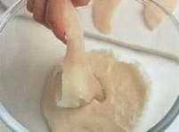 Обмакнуть рыбу в кляр и пожарить