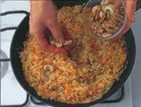 Подмешайте орехи