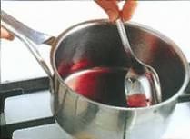Полейте мясо глазурью