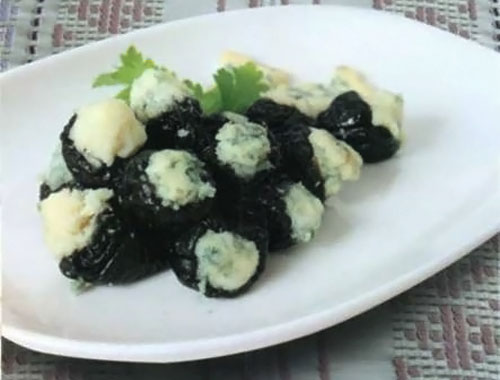 Чернослив с сыром и орехами