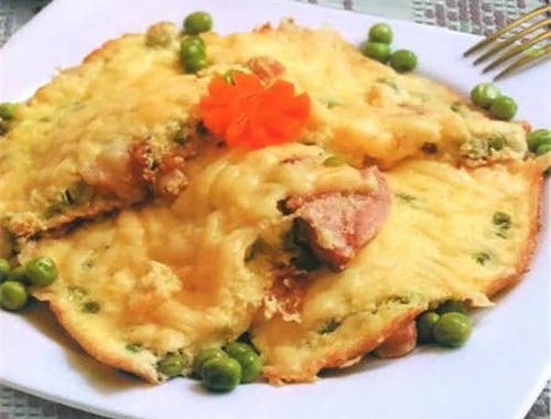 Фриттата с беконом и горошком