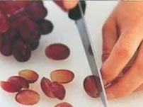 Удалите косточки из винограда
