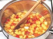 Добавьте мед, лимонный сок