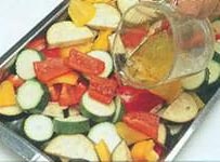 полейте маслом овощи