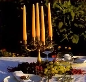 Виноград и подсвечники
